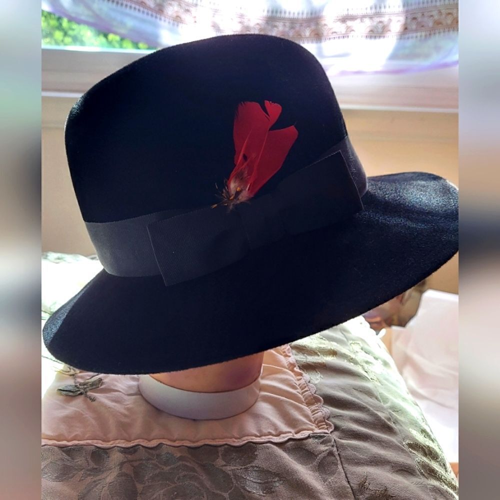Vintage Betmar New York Wool Hat Bucket Fedora Style 1940s Original Feathers